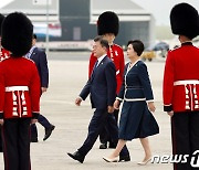 G7 정상회의 참석위해 영국 도착한 문재인 대통령