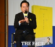 '대권 도전' 김두관, 文 향해 "큰형님 죄송하다..앞으로 잘할 것"
