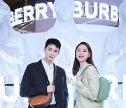 버버리, 공효진과 차은우와 함께한 신세계백화점 부산 센텀시티 올림피아백 팝업 런칭