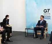 아스트라제네카 CEO, 文대통령에 "한국이 최우선 협력 파트너"