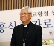 교황청 장관 된 유흥식 대주교 "교황 방북 주선 노력하겠다"