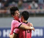 축구에서 가장 행복한 순간! 조규성 골 축하하는 이상민