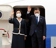 문대통령, 아스트라제네카 CEO 면담.."협력 통해 한국이 세계적 백신 허브로"