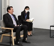 아스트라제네카 CEO와 회담하는 문재인 대통령