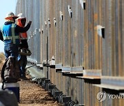 美, 트럼프 국경장벽 예산 백지화한다..주한미군 사업 되살려