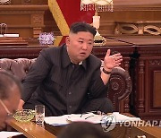 [2보] 김정은, 당 중앙군사위 주재.."고도의 격동태세 견지해야"
