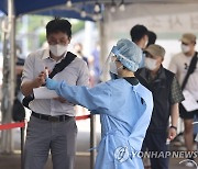 직장-노래방-제철공장 새 감염..안규백 의원 지역사무실 관련 15명(종합)