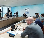 文대통령, G7서 한국 민주화 경험 전해.."극단주의에 강력히 대처"