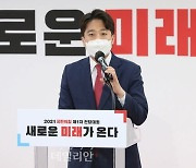[정기수 칼럼] 1979년 김영삼 총재와 2021년 이준석 대표