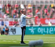 [GOAL LIVE] 벤투 감독 작심 발언, "시간 지연, 아시아 축구 발전에 좋지 않아"