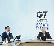 문 대통령, G7에서 자유무역·개방경제 중요성 강조