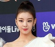 있지 리아 학폭 폭로자 무혐의..JYP 측 "결과 받아들이기 어려워"