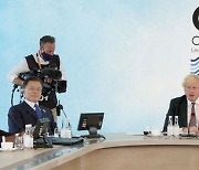 G7 확대회의 3세션 참석한 문재인 대통령