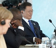 문 대통령, G7 마지막 확대회의 참석..탄소중립 의지 강조