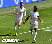 '스털링 결승골' 잉글랜드, 크로아티아 1-0 꺾고 유로 첫 승