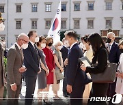 오스트리아 공식 환영식 참석한 문재인 대통령