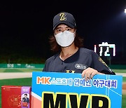 조마조마 임태경 '경기 MVP에 선정' [MK포토]
