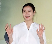 [오마이포토] '흩어진 밤' 김채원, 엄마의 미소
