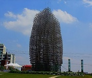 '흉물 논란' 이천시 최대 공공조형물 이래탑 철거되나