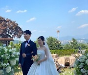 '이욱♥'벤, 결혼식 본식 사진 공개 "행복하게 잘 살겠습니다"