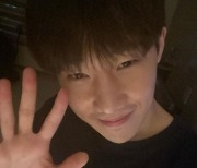 인피니트 성규, "마음껏 열심히 일할 테니 기대해" 새 소속사에서 첫 인사[TEN★]