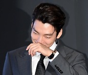 [TEN 포토] 김우빈 '"잘생겼다"라는 말에 수줍은 미소'