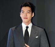 [TEN 포토] 김우빈 '행사장을 밝히는 외모'