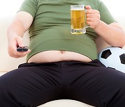 중년 남성들이 가장 두려워하는 '똥배'..비만의 원인과 약물요법