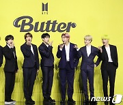 방탄소년단 '버터' 빌보드 '핫100' 3주 연속 1위 달성..새 역사