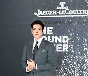 김우빈, 모델 출신다운 슈트핏