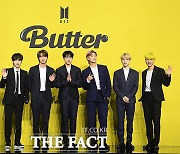 BTS '버터', 빌보드 싱글차트 3주 연속 1위..신기록 행진