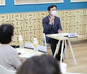 [포토]채현일 영등포구청장 '노인학대 예방의 날'  간담회 진행