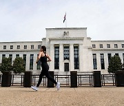 "美 연준, 16일 FOMC 발표서 금리인상 신호줄 수도"