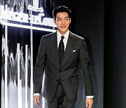 [포토] 김우빈, '말문 막히는 피지컬'