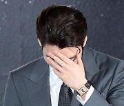 [포토] 김우빈 '뿜어도 가려도 정갈해'