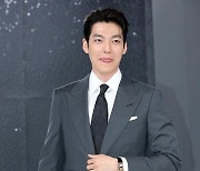 [포토] 김우빈 '젠틀한 혀빼꼼'