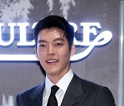 [포토] 김우빈, '건강하게 돌아왔어요'