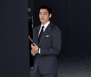 [포토] 김우빈,'188cm 완벽한 슈트핏'