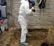 72세 멕시코 연쇄살인마 집에서 17명 뼛조각 발견