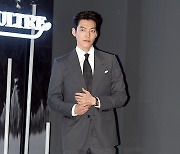 [MD포토] 김우빈 '놀라운 비율'