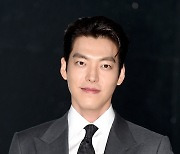 [MD포토] 김우빈 '더 멋있어졌네'