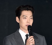 [MD포토] 김우빈 '오랜만에 인사드려요'