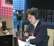 황보 '철파엠' 생방송 도중 휴대폰 알람에 사과 "일찍 와서 잠깐 자느라"