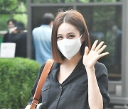 아이비 '출근길 웃는모습도 청순~′ [포토엔HD]