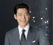 김우빈 '여심 저격 완벽한 님친 수트룩'