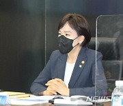 전현희 권익위원장 "비싼 섬 택배비, 개선하겠다"