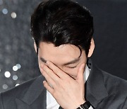 빵터진 김우빈 [사진]