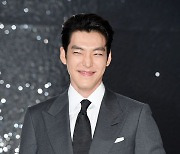 잘생겼다 외침에 김우빈 반응 [사진]