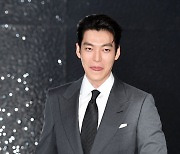 김우빈, '민망함에 혀 빼꼼' [사진]