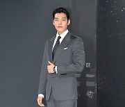 [포토] 김우빈 '넘사벽 수트핏'